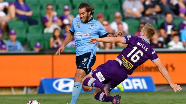 PERTH, AUSTRALIA - MARCH 26: Joseph Mills of the Glory contests the ball with Joshua Brillante of Sydney FC during the round 24 A-League match between Perth Glory and Sydney FC at nib Stadium on March 26, 2017 in Perth, Australia. (Photo by Stefan Gosatti/Getty Images)