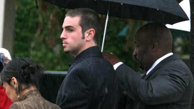 Robson enters court in May 2005 to testify on Jackson's behalf.