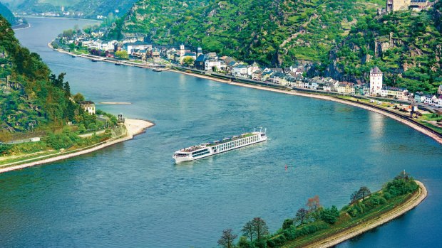 Evergreen Tours' Emerald Star in the Rhine Gorge.