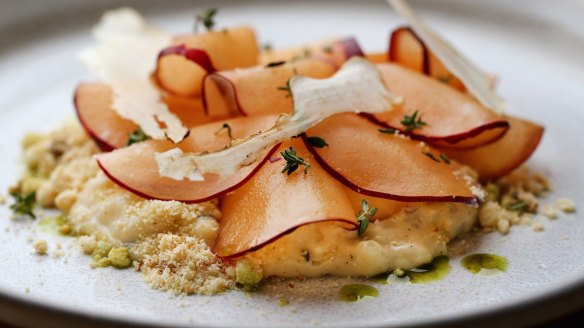 Rice pudding with jerusalem artichoke and peach petals.