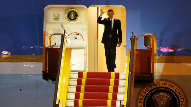 US President Barack Obama arrives on Air Force One at Noi Bai International Airport in Hanoi, Vietnam, on Sunday.