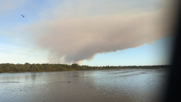 The fire in Bedfordale, seen from Bibra Lake.