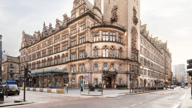 Located at the main train station, the hotel is within easy walking distance of everywhere in central Glasgow.