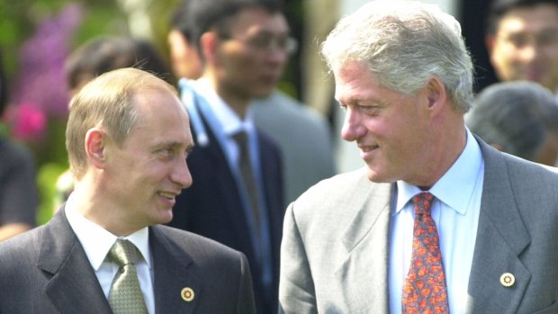 Russian President Vladimir Putin and US President Bill Clinton at a G8 meeting in 2000. 