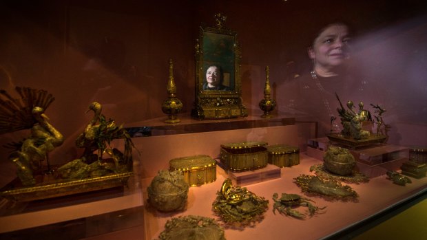 Curator Maria Menshikova with Chinese toilette items belonging to Catherine the Great. 