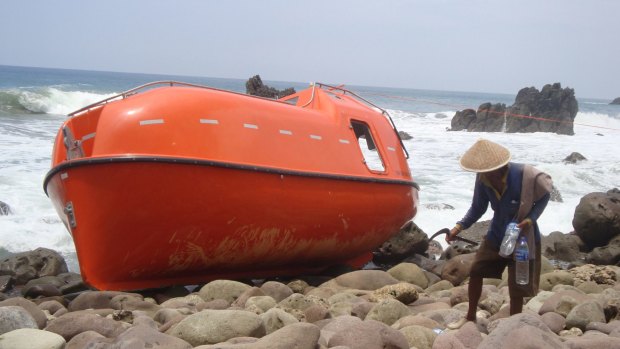 A lifeboat stranded on  Karangjambe beach in Kebumen, Indonesia, after asylum seekers were towed back by Australian authorities en route to Christmas Island.