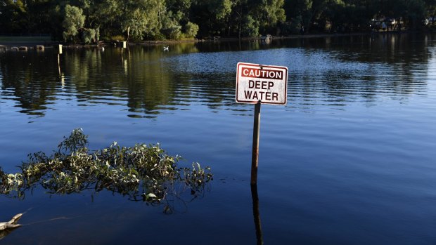 A warning sign in the lake. 