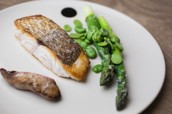 (Fish)head-to-tail: Snapper with its liver, asparagus and broad beans.