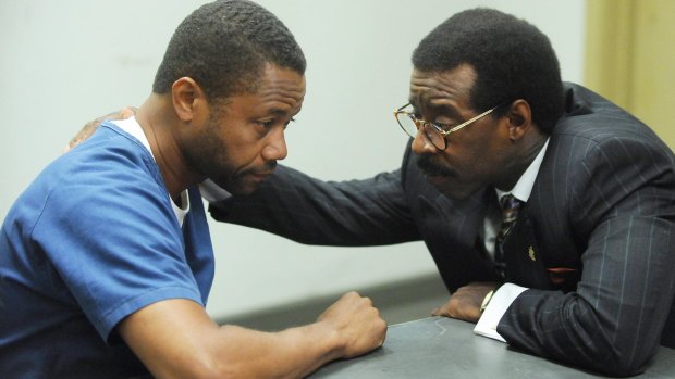 Cuba Gooding, Jr. as OJ Simpson, Courtney B. Vance as Johnnie Cochran in The People Versus OJ Simpson.