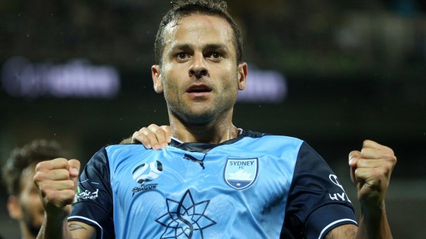 Sydney FC's Bobo scored twice, including one from the spot, as his side reeled in Victory.