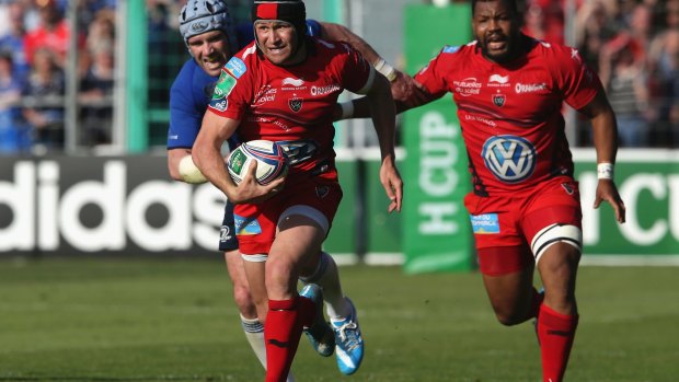 Matt Giteau of Toulon breaks with the ball during the Heineken Cup this year.