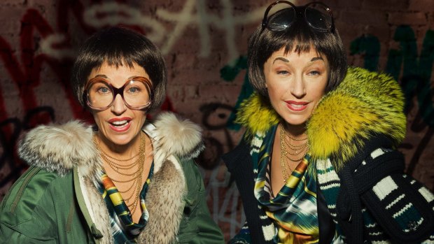 Cindy Sherman's satirical shots portray clichéd figures from high society, social media and Hollywood.