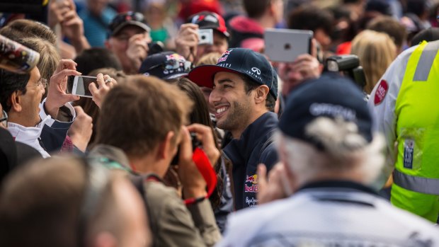Racing fans should have good weather to see Daniel Ricciardo compete in the Grand Prix at Albert Park. 