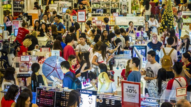 Shoppers hunt for a bargain on Boxing Day in Queen Street.