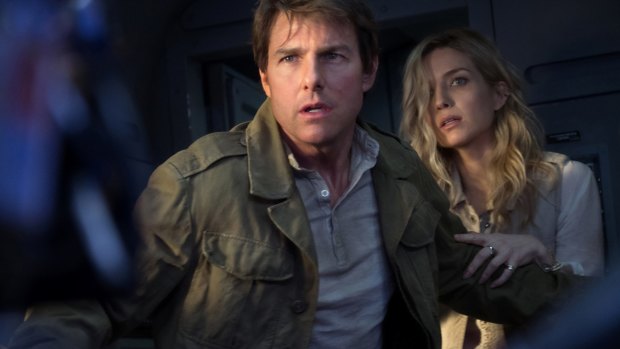 Tom Cruise and Annabelle Wallis in The Mummy.
