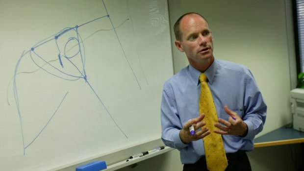Lord mayor-elect Campbell Newman explaining TransApex shortly after the 2004 council election.