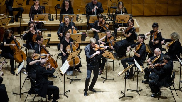 Melbourne Symphony Orchestra perform Mozart's 40th symphony.