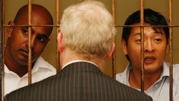 Andrew Chan (right) and Myuran Sukumaran talk with their Australian barrister, Julian McMahon, in 2010.