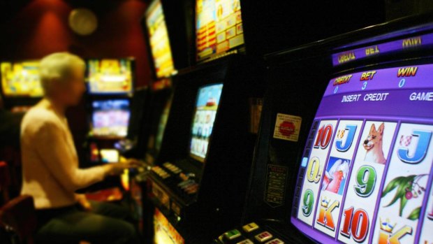 Victorians lost more than $2.5 billion on poker machines in 2014-15