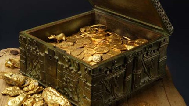 Forrest Fenn says he has hidden an estimated $US2 million dollars of gold jewelry and other artifacts for treasures hunters to find.