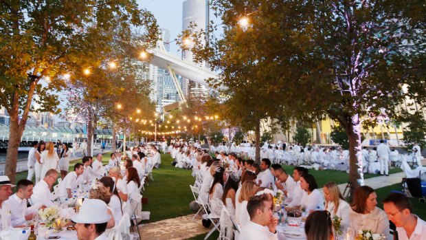 Diner en Blanc beside the Yarra River in 2015.