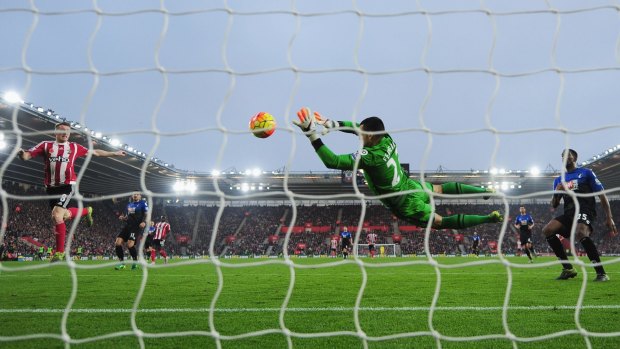 Southampton's Steven Davis beats Bournemouth goalkeeper Adam Federici at St Mary's on Sunday.