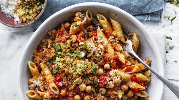 Penne with chickpeas and chilli.
