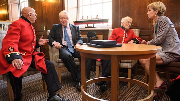 A round table with British Army veterans.