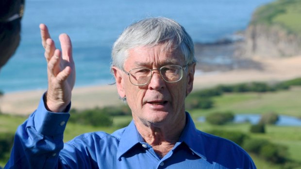 Dick Smith will run against Bronwyn Bishop if she is re-endorsed but will stand back if the Liberal Party chooses a younger candidate.