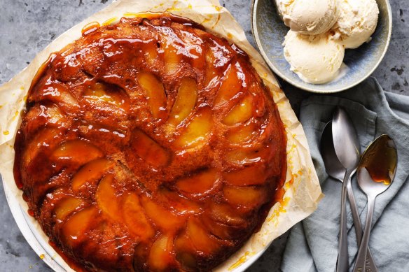 Tarte tatin meets upside-down cake.