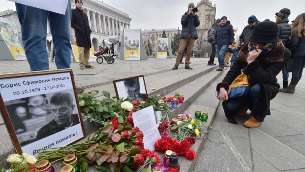 Politician killed: A woman reacts to the portraits of Boris Nemtsov during a memorial ceremony.