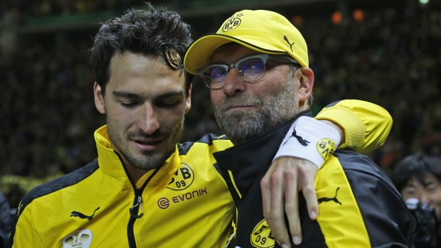 Dortmund's Mats Hummels comforts head coach Juergen Klopp.