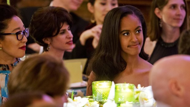 Actress Sandra Oh scored the plum seat next to Malia Obama at the glittering dinner.