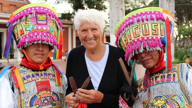 Dawn Fraser meets Peruvian ''scissor dancers'' while learning about her South American heritage.
