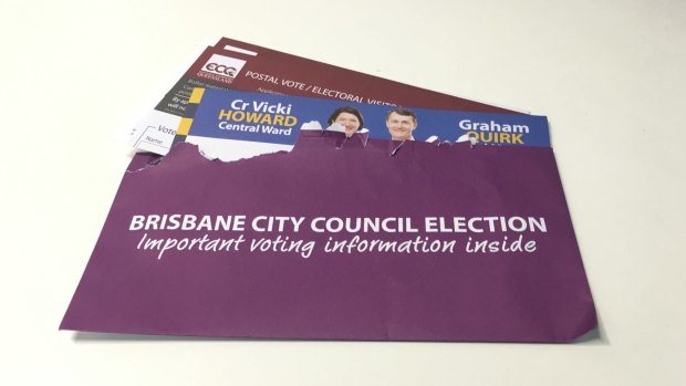 The Electoral Commission of Queensland has distanced itself from LNP election material that was sent to voters in an envelope coloured similarly to the ECQ's corporate scheme.