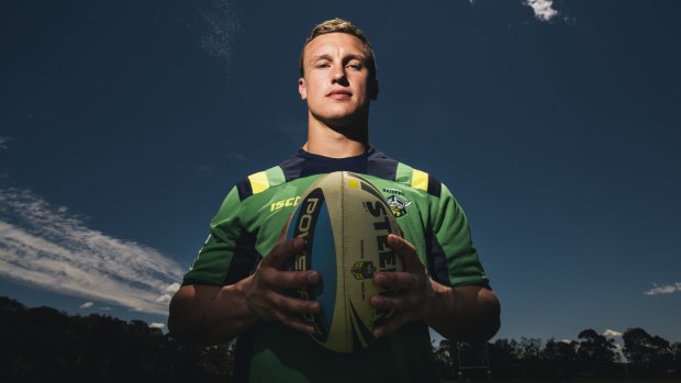 Canberra Raiders fullback Jack Wighton has signed a contract extension until the end of 2018.