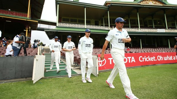 Paying respects: The Blues take to the SCG wearing black armbands.
