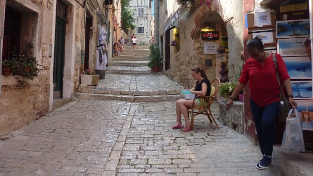 Travel broadens the mind -
even in a narrow Croatian street.