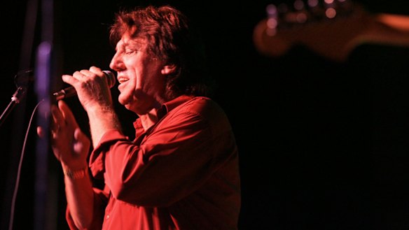 Singer songwriter Jon English dead at 66