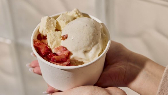 Strawberry bingsu from CBD shop Sulbing