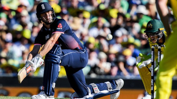 Quickfire: Chris Woakes goes to the leg side in his powerful cameo at the SCG.