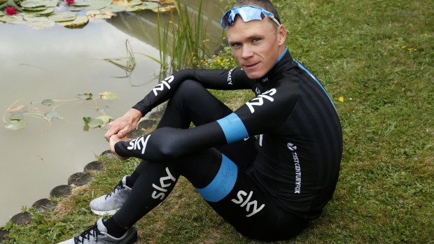 Froome relaxes on the rest day.