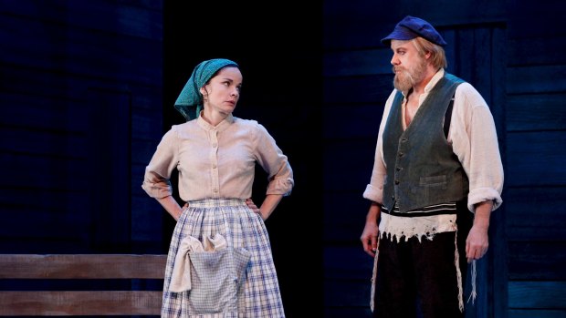 Sigrid Thornton and Anthony Warlow in <i>Fiddler on the Roof</i>.