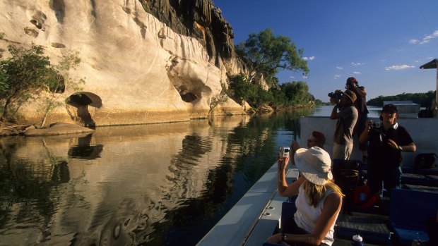 Take a relaxing boat cruise along Geikie George.