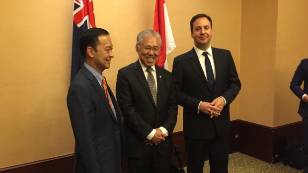 Trade Minister Steve Ciobo (right) meets with former former Indonesian trade minister Thomas Lembong (left) and new Indonesian Trade Minister Enggartiasto Lukita.