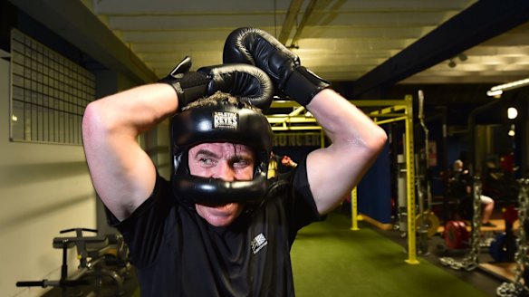 London bankers battle in 'white-collar boxing'