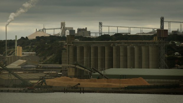 Alcoa's Portland smelter is losing money and risks closure.
