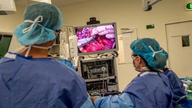 Surgeon Amanda Robertson performing transplant surgery at Melbourne Private Hospital.