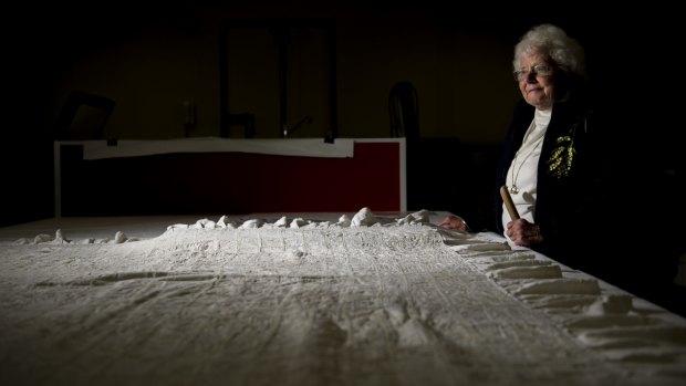 Doreen Godtschalk is one of the last surviving WWI war widows living in Canberra. The National Museum has purchased a rare 1894 Autograph quilt. Mrs Godtschalk's family paid to have their names embroidered on it.