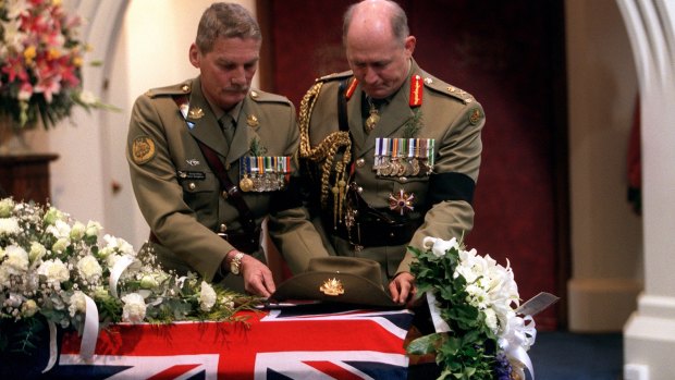 Then Major-General Mick O'Brien (left) and Lieutenant-General Peter Cosgrove [now the Governor-General] lay a slouch hat on Roy Longmore's coffin in 2001.
